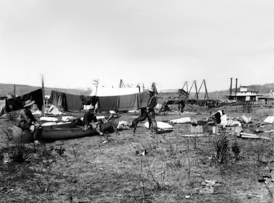 Klondikers' camp at Athabasca with S.S. Athabasca in background